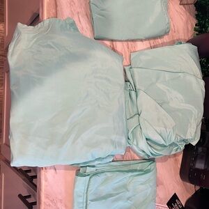 Turquoise Bedding Set
